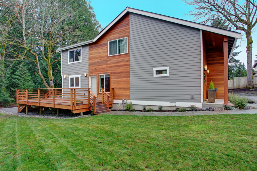 Vinyl vs Wood Siding: Which Is Better for Your Home?